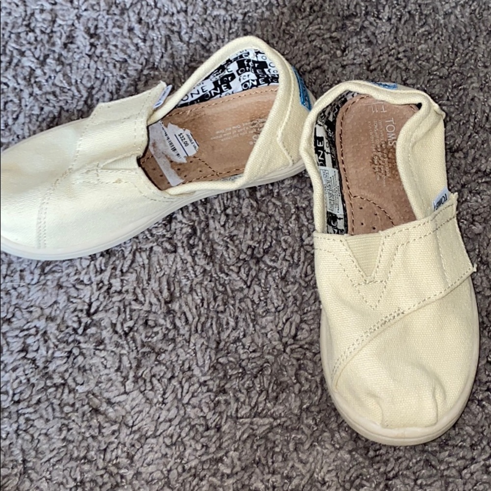 toms slip on